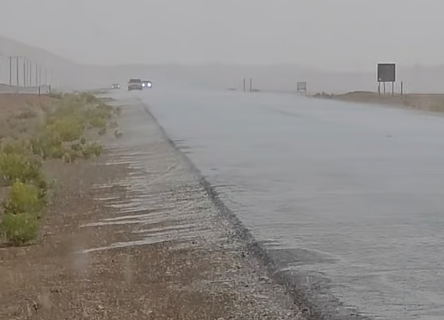 7月飞雨，阿联酋多地昨迎夏日阵雨，明天可能还有降雨