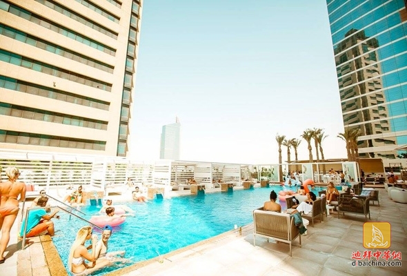 免费泳池和饮品，迪拜今夏13个海滩女士优惠推荐！
