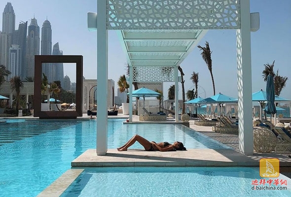 免费泳池和饮品，迪拜今夏13个海滩女士优惠推荐！