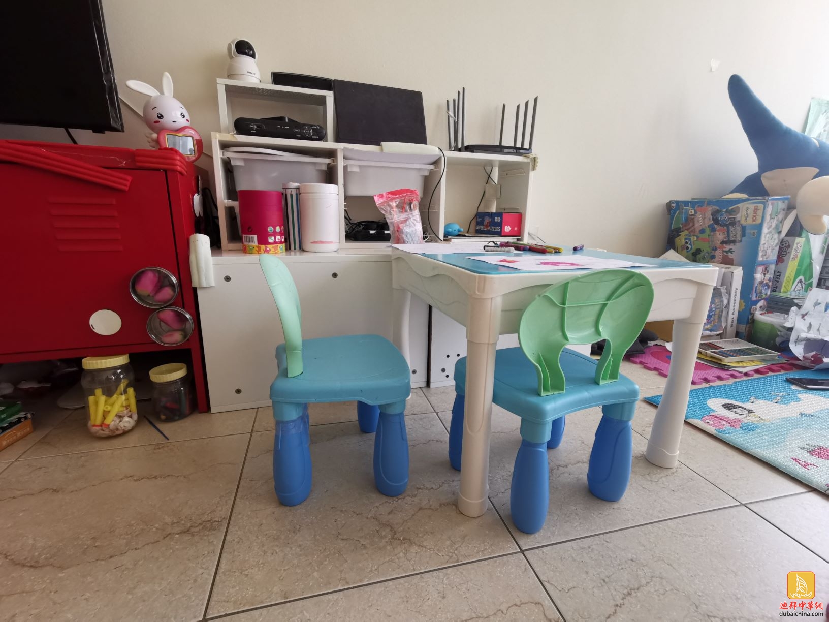 Children's tray tables and chairs-100 AED 儿童小桌椅