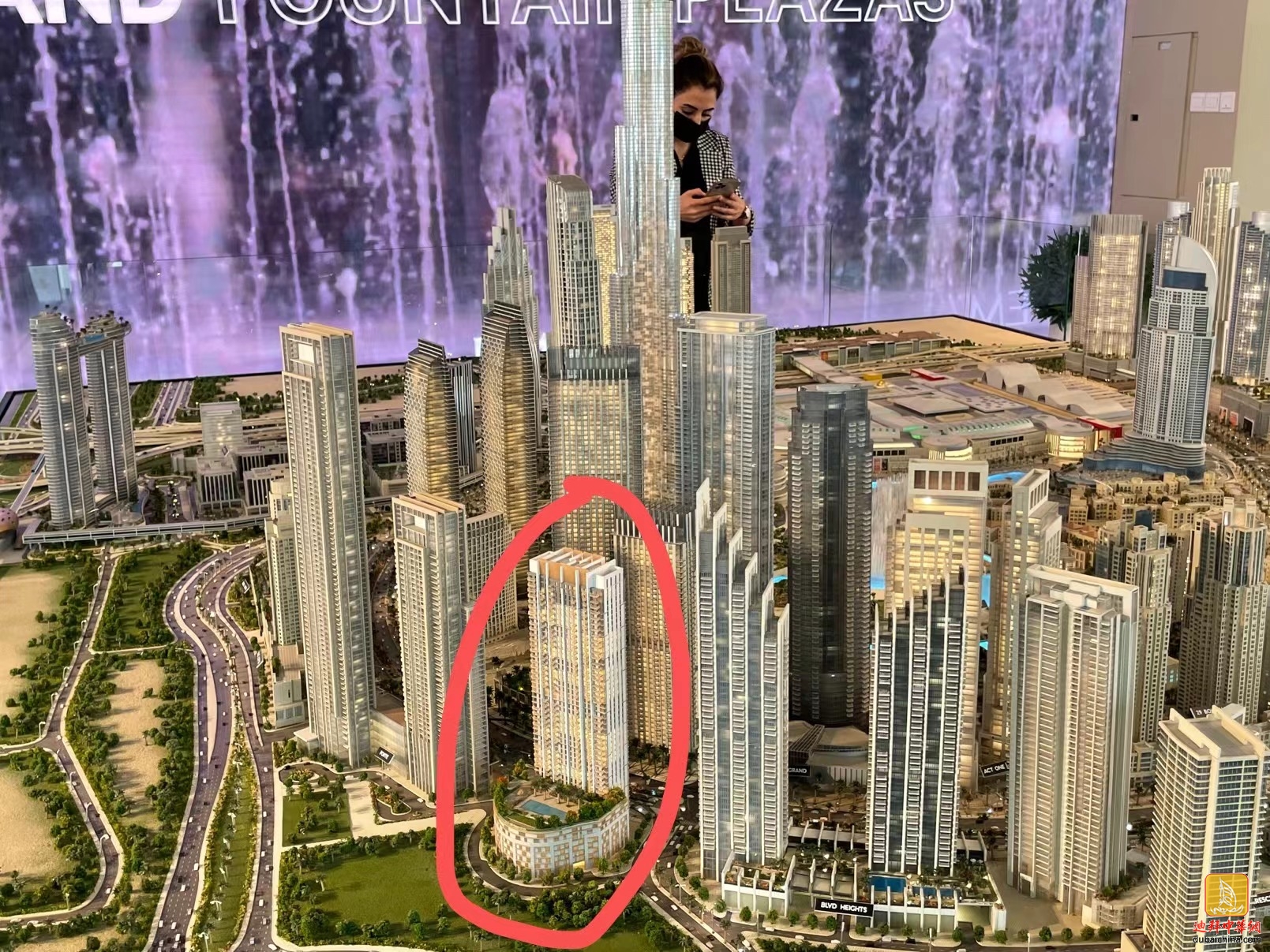 迪拜市中心美景尽收眼底，皇冠大厦高层两房出售！