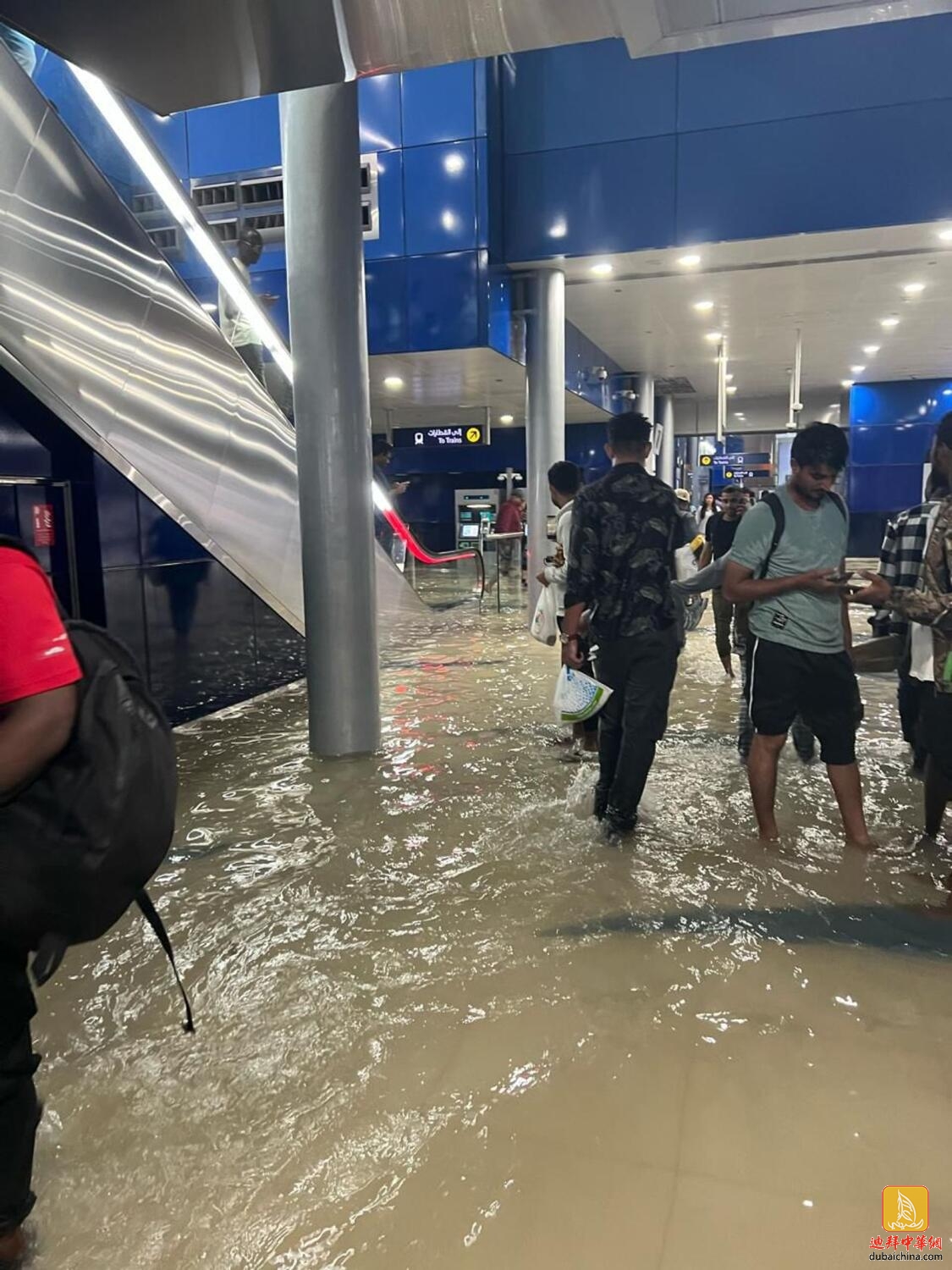 迪拜Onpassive地铁站被淹，导致服务中断