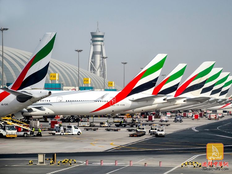 阿联酋航空暂停办理登机手续，只有确认航班起飞的旅客...