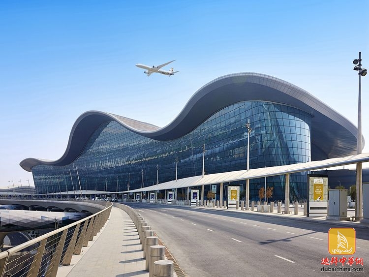 如何乘坐公交从迪拜前往扎耶德国际机场，票价多少？