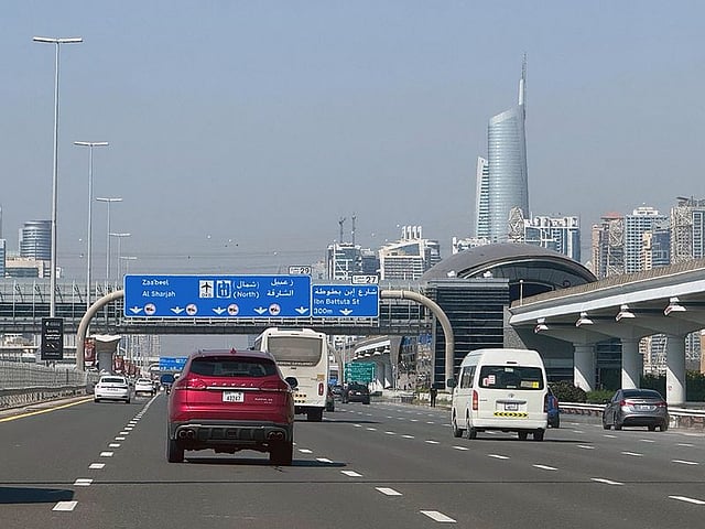 迪拜RTA宣布，迪拜部分主要道路将出现交通延误和临时封闭