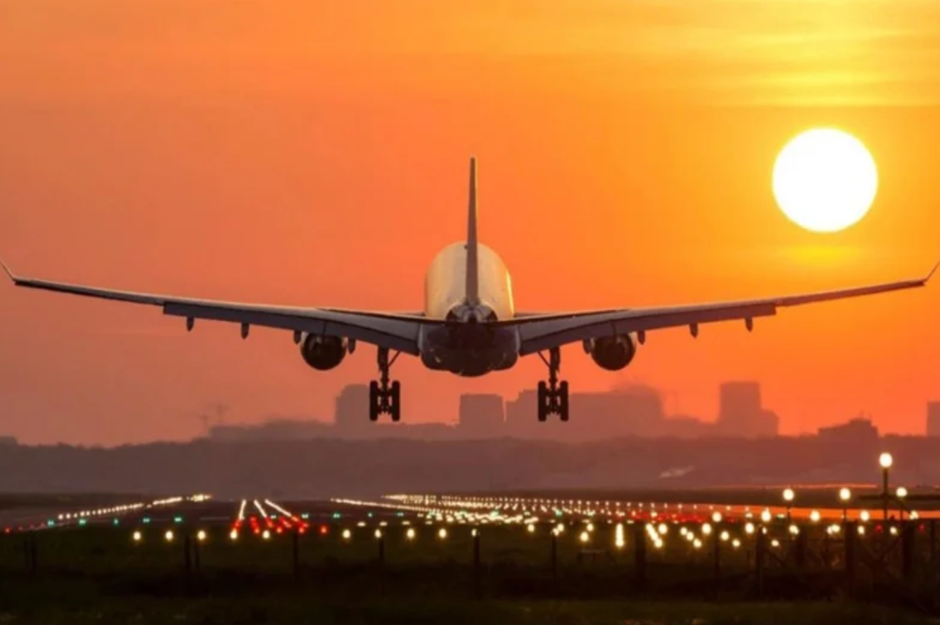 中国籍男子在迪拜飞往新加坡的航班上盗窃商务舱乘客财...