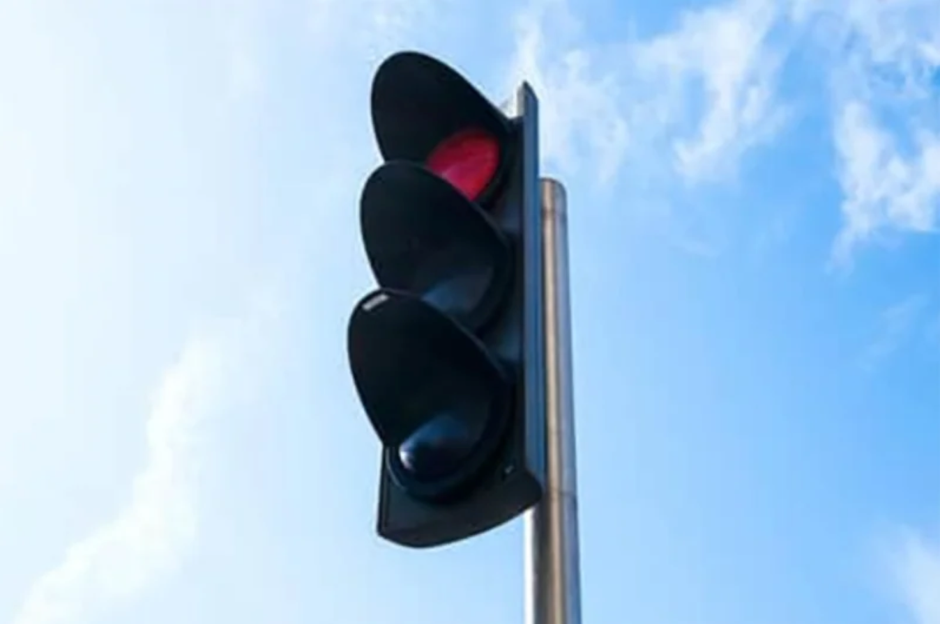 亚洲籍司机在迪拜酒驾闯红灯酿事故，将被从严处罚