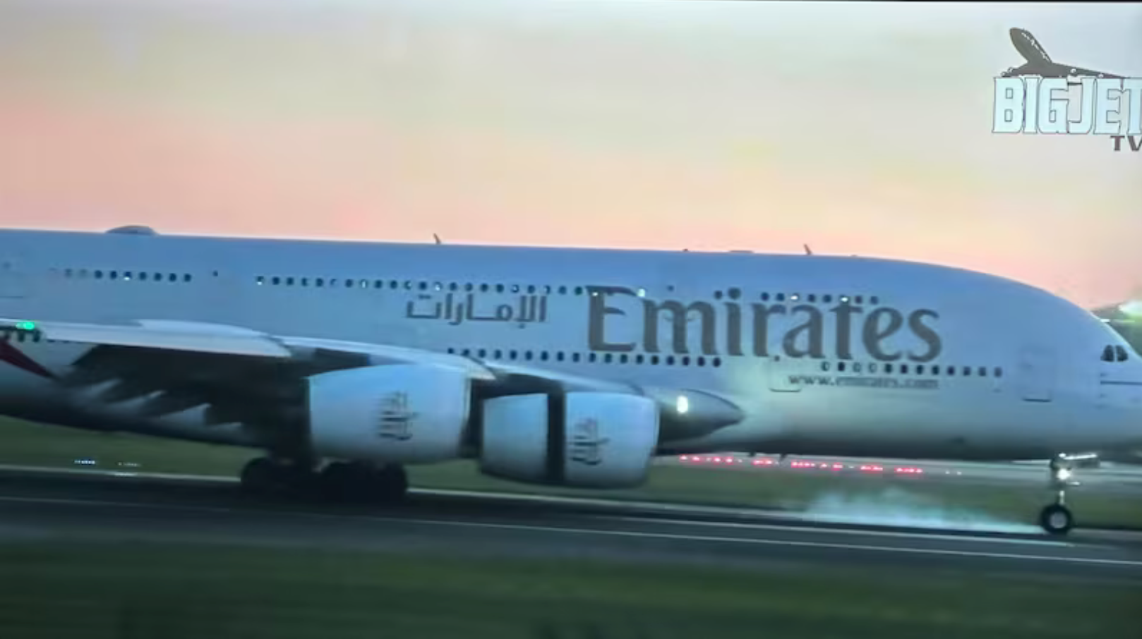 阿联酋航空A380伦敦起飞后发生故障 盘旋90分钟放油返航