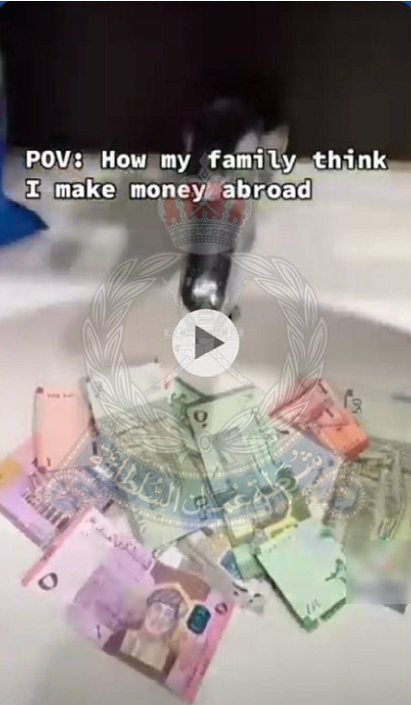 亚裔女子拍视频水洗阿曼货币，视频火了但人也栽了