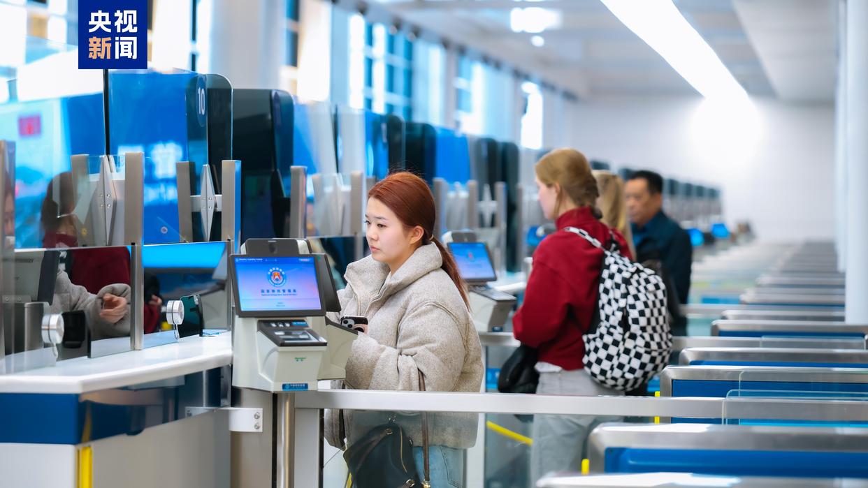 中国-阿联酋互免签证协定生效八周年 两国人员往来增长迅速