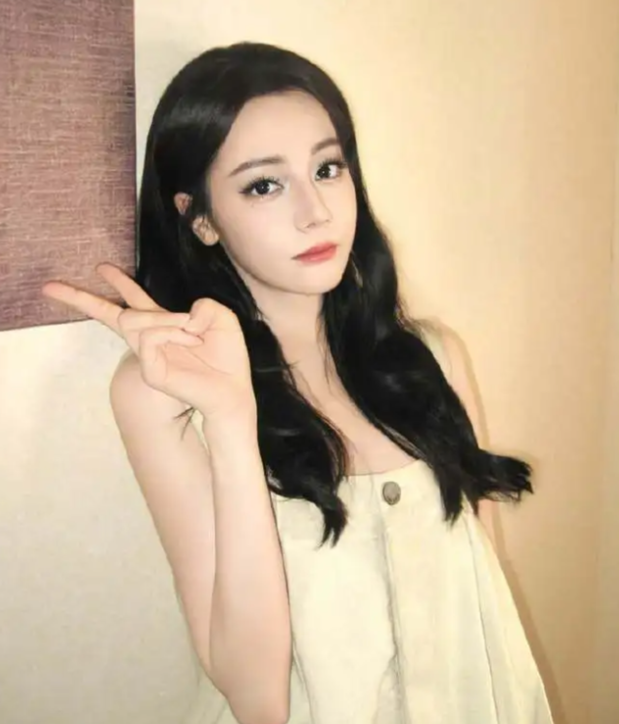 迪丽热巴被曝滞留迪拜，工作室发文