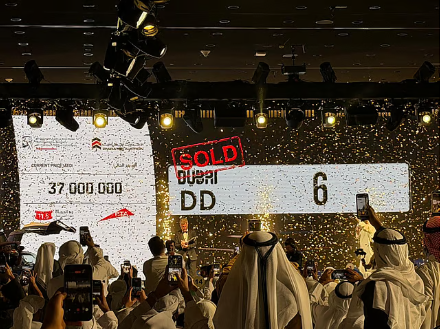 迪拜举行靓号车牌拍卖会，车牌DD6以3700万迪拉姆的天价成交