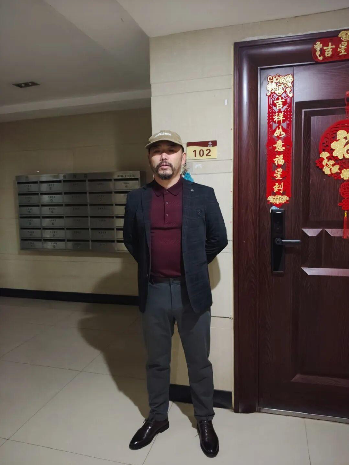 穷游阿联酋且失联的中国男子昨天回国啦！因露宿街头被...