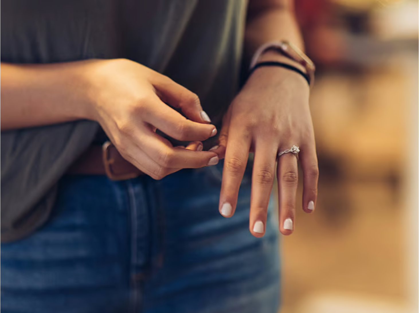 沙迦轻罪法院审理停车场拾物不还案 亚洲女子否认盗窃指控