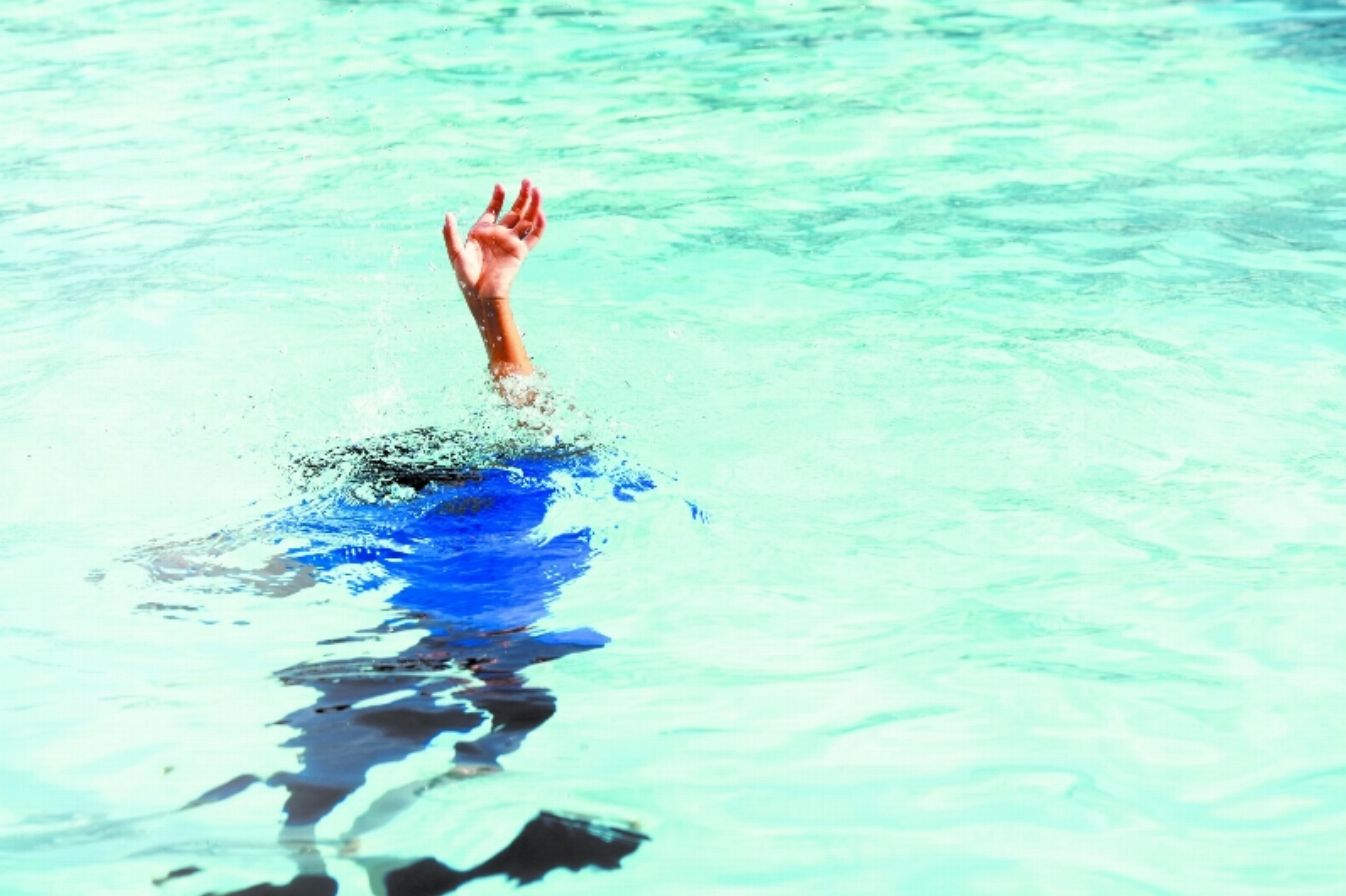 拉斯海玛13岁少年勇救溺水妹妹后不幸遇难  全城痛别小英雄