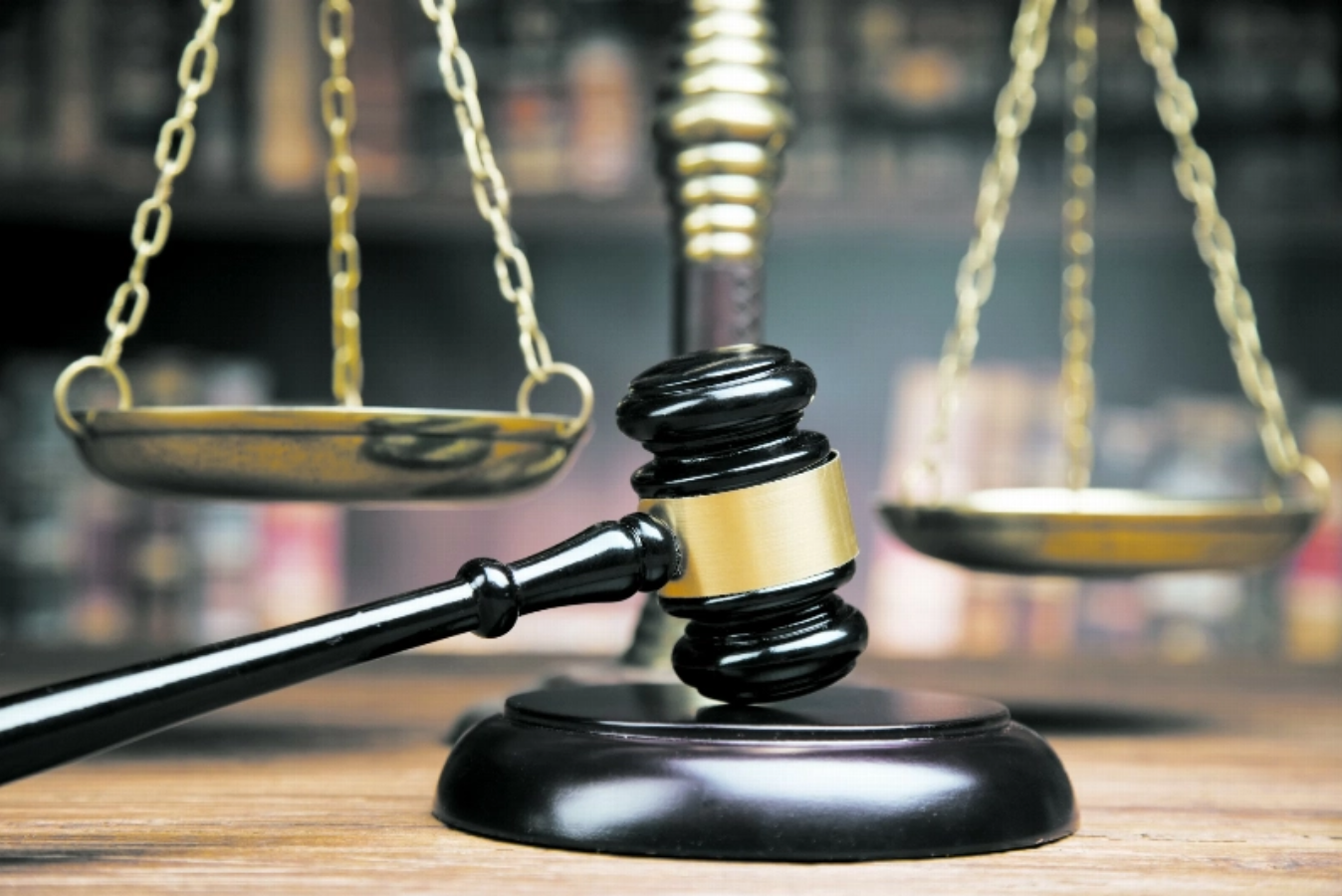 沙迦学生投诉老师侮辱自己，庭审大反转：老师称自己才...