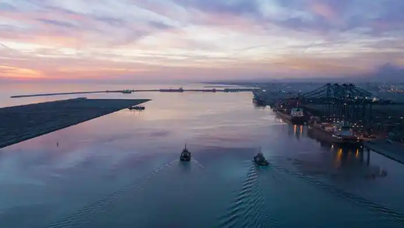 阿联酋启动替代物流通道应对霍尔木兹海峡受阻